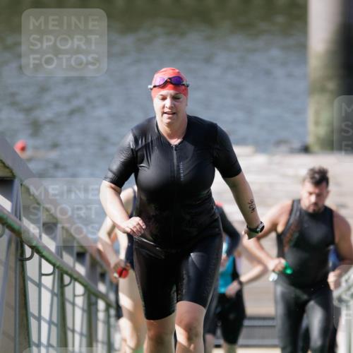 10.08.2025 - GEWOBA Citytriathlon Bremen H.Heesch http://msf.ph/oto/8551614 10.08.2025 10:24:17 Schwimmen 29, 127, 245, 402, 435, 440, 463, 475, 485, 496 meine-sportfotos.de