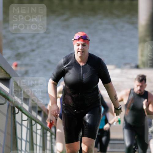 10.08.2025 - GEWOBA Citytriathlon Bremen H.Heesch http://msf.ph/oto/8551615 10.08.2025 10:24:17 Schwimmen 29, 127, 245, 402, 435, 440, 463, 475, 485, 496 meine-sportfotos.de