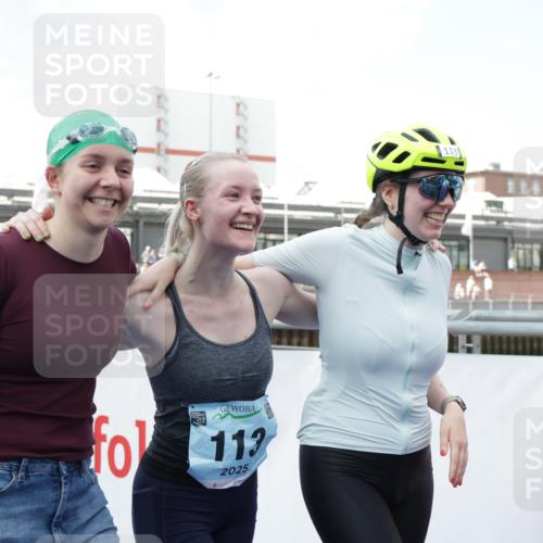 10.08.2025 - GEWOBA Citytriathlon Bremen H.Heesch http://msf.ph/oto/8551616 10.08.2025 11:47:14 Ziel  meine-sportfotos.de