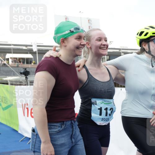 10.08.2025 - GEWOBA Citytriathlon Bremen H.Heesch http://msf.ph/oto/8551619 10.08.2025 11:47:15 Ziel  meine-sportfotos.de