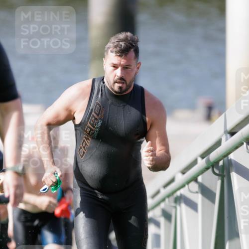 10.08.2025 - GEWOBA Citytriathlon Bremen H.Heesch http://msf.ph/oto/8551620 10.08.2025 10:24:19 Schwimmen 29, 43, 127, 402, 435, 440, 463, 475, 496 meine-sportfotos.de