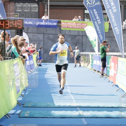 10.08.2025 - GEWOBA Citytriathlon Bremen H.Heesch http://msf.ph/oto/8551622 10.08.2025 11:47:31 Ziel 415 meine-sportfotos.de