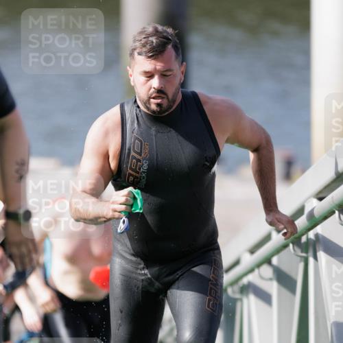 10.08.2025 - GEWOBA Citytriathlon Bremen H.Heesch http://msf.ph/oto/8551624 10.08.2025 10:24:19 Schwimmen 29, 43, 127, 402, 435, 440, 463, 475, 496 meine-sportfotos.de