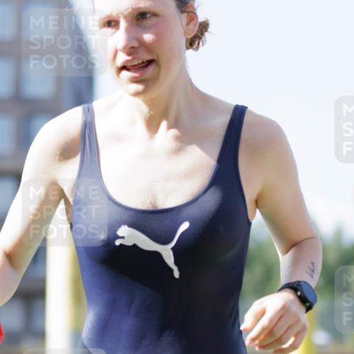 10.08.2025 - GEWOBA Citytriathlon Bremen H.Heesch http://msf.ph/oto/8551627 10.08.2025 10:24:24 Schwimmen 29, 43, 81, 161, 402, 435, 440, 463, 475 meine-sportfotos.de