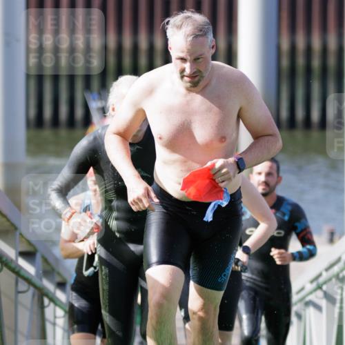10.08.2025 - GEWOBA Citytriathlon Bremen H.Heesch http://msf.ph/oto/8551633 10.08.2025 10:24:25 Schwimmen 29, 43, 81, 161, 402, 435, 440, 463, 475 meine-sportfotos.de
