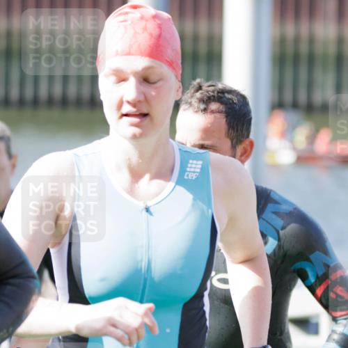 10.08.2025 - GEWOBA Citytriathlon Bremen H.Heesch http://msf.ph/oto/8551636 10.08.2025 10:24:30 Schwimmen 29, 43, 81, 161, 181, 402, 443, 475 meine-sportfotos.de
