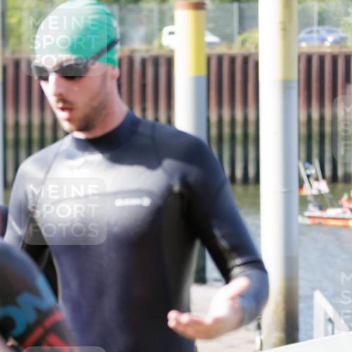 10.08.2025 - GEWOBA Citytriathlon Bremen H.Heesch http://msf.ph/oto/8551640 10.08.2025 10:24:31 Schwimmen 43, 81, 161, 181, 443 meine-sportfotos.de