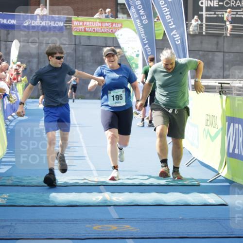 10.08.2025 - GEWOBA Citytriathlon Bremen H.Heesch http://msf.ph/oto/8551642 10.08.2025 11:47:43 Ziel 195 meine-sportfotos.de
