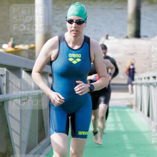 10.08.2025 - GEWOBA Citytriathlon Bremen H.Heesch http://msf.ph/oto/8551652 10.08.2025 10:24:36 Schwimmen 81, 151, 161, 181, 443 meine-sportfotos.de