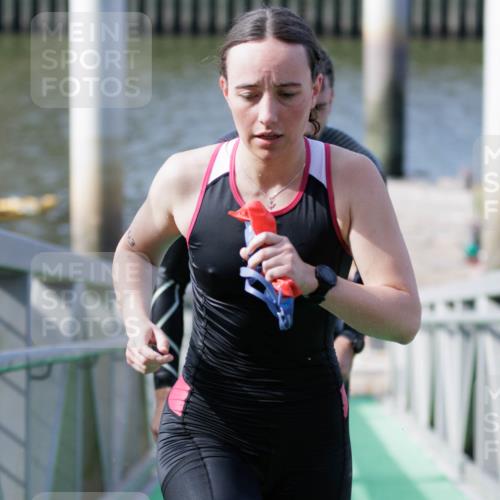 10.08.2025 - GEWOBA Citytriathlon Bremen H.Heesch http://msf.ph/oto/8551653 10.08.2025 10:24:40 Schwimmen 109, 151, 181, 443 meine-sportfotos.de