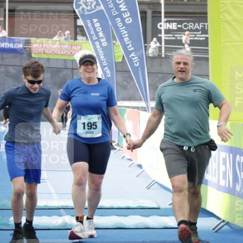 10.08.2025 - GEWOBA Citytriathlon Bremen H.Heesch http://msf.ph/oto/8551654 10.08.2025 11:47:44 Ziel 195 meine-sportfotos.de