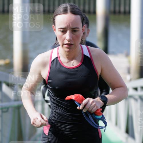 10.08.2025 - GEWOBA Citytriathlon Bremen H.Heesch http://msf.ph/oto/8551656 10.08.2025 10:24:40 Schwimmen 109, 151, 181, 443 meine-sportfotos.de