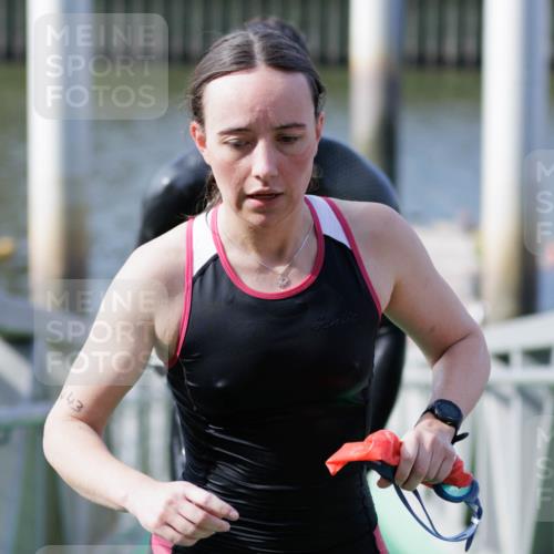10.08.2025 - GEWOBA Citytriathlon Bremen H.Heesch http://msf.ph/oto/8551658 10.08.2025 10:24:40 Schwimmen 109, 151, 181, 443 meine-sportfotos.de