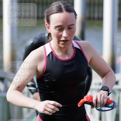 10.08.2025 - GEWOBA Citytriathlon Bremen H.Heesch http://msf.ph/oto/8551659 10.08.2025 10:24:40 Schwimmen 109, 151, 181, 443 meine-sportfotos.de