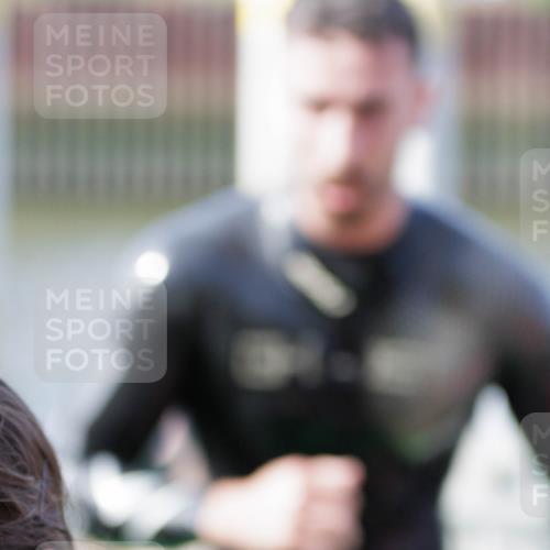 10.08.2025 - GEWOBA Citytriathlon Bremen H.Heesch http://msf.ph/oto/8551660 10.08.2025 10:24:42 Schwimmen 109, 115, 151, 181, 443 meine-sportfotos.de