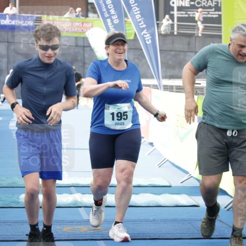 10.08.2025 - GEWOBA Citytriathlon Bremen H.Heesch http://msf.ph/oto/8551661 10.08.2025 11:47:45 Ziel 195 meine-sportfotos.de