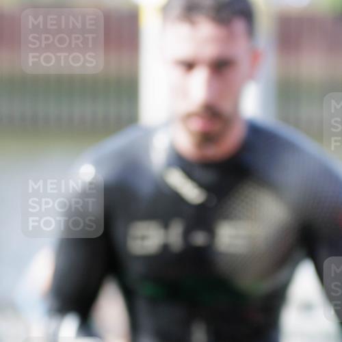 10.08.2025 - GEWOBA Citytriathlon Bremen H.Heesch http://msf.ph/oto/8551662 10.08.2025 10:24:42 Schwimmen 109, 115, 151, 181, 443 meine-sportfotos.de
