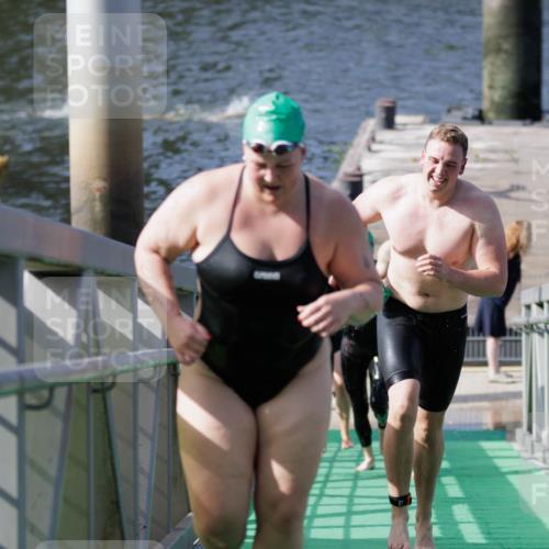 10.08.2025 - GEWOBA Citytriathlon Bremen H.Heesch http://msf.ph/oto/8551666 10.08.2025 10:24:47 Schwimmen 83, 99, 109, 115, 137, 151, 225, 499 meine-sportfotos.de