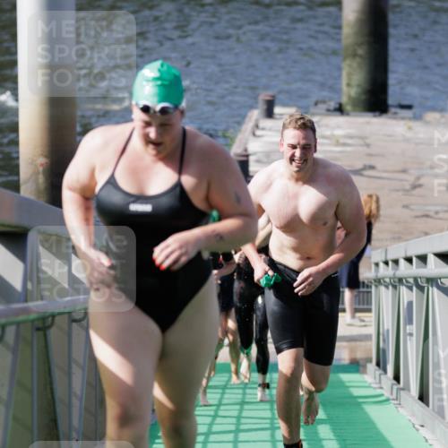10.08.2025 - GEWOBA Citytriathlon Bremen H.Heesch http://msf.ph/oto/8551669 10.08.2025 10:24:47 Schwimmen 83, 99, 109, 115, 137, 151, 225, 499 meine-sportfotos.de