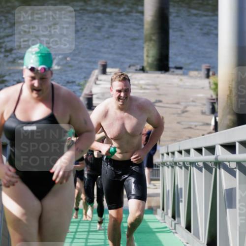 10.08.2025 - GEWOBA Citytriathlon Bremen H.Heesch http://msf.ph/oto/8551670 10.08.2025 10:24:47 Schwimmen 83, 99, 109, 115, 137, 151, 225, 499 meine-sportfotos.de