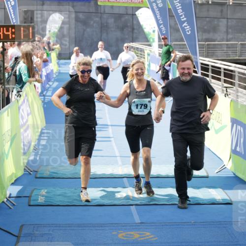 10.08.2025 - GEWOBA Citytriathlon Bremen H.Heesch http://msf.ph/oto/8551671 10.08.2025 11:47:53 Ziel 9, 179 meine-sportfotos.de