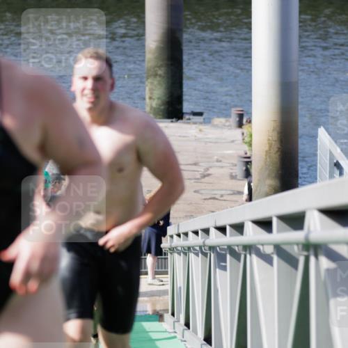 10.08.2025 - GEWOBA Citytriathlon Bremen H.Heesch http://msf.ph/oto/8551672 10.08.2025 10:24:49 Schwimmen 83, 99, 109, 115, 137, 225, 499 meine-sportfotos.de