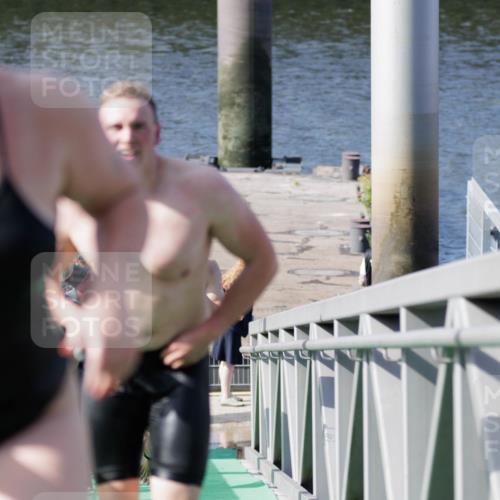 10.08.2025 - GEWOBA Citytriathlon Bremen H.Heesch http://msf.ph/oto/8551673 10.08.2025 10:24:49 Schwimmen 83, 99, 109, 115, 137, 225, 499 meine-sportfotos.de