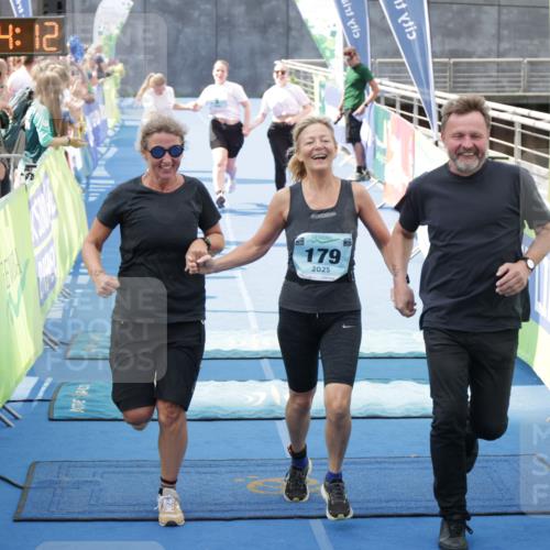 10.08.2025 - GEWOBA Citytriathlon Bremen H.Heesch http://msf.ph/oto/8551677 10.08.2025 11:47:54 Ziel 9, 179 meine-sportfotos.de