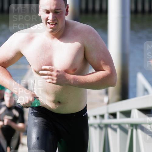 10.08.2025 - GEWOBA Citytriathlon Bremen H.Heesch http://msf.ph/oto/8551679 10.08.2025 10:24:50 Schwimmen 83, 99, 109, 115, 137, 225, 499 meine-sportfotos.de