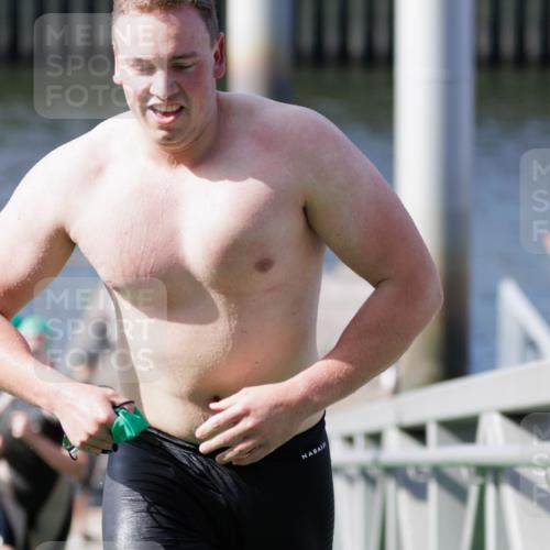 10.08.2025 - GEWOBA Citytriathlon Bremen H.Heesch http://msf.ph/oto/8551681 10.08.2025 10:24:50 Schwimmen 83, 99, 109, 115, 137, 225, 499 meine-sportfotos.de