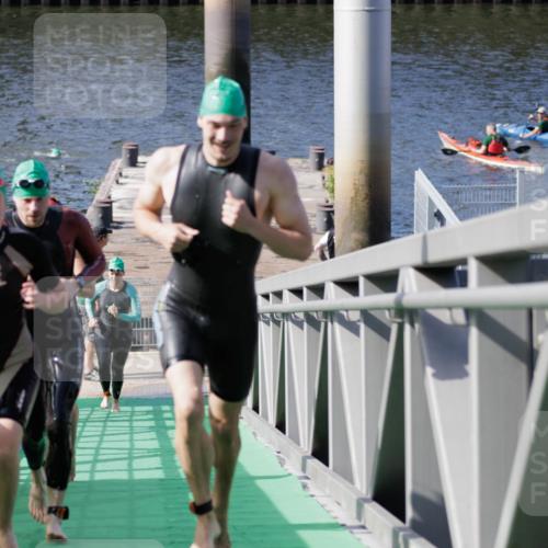 10.08.2025 - GEWOBA Citytriathlon Bremen H.Heesch http://msf.ph/oto/8551682 10.08.2025 10:24:52 Schwimmen 83, 99, 109, 115, 137, 225, 241, 499 meine-sportfotos.de