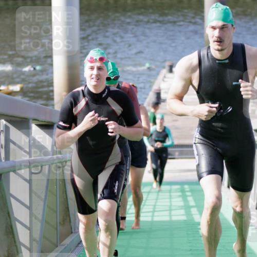 10.08.2025 - GEWOBA Citytriathlon Bremen H.Heesch http://msf.ph/oto/8551686 10.08.2025 10:24:53 Schwimmen 83, 99, 115, 137, 225, 241, 499 meine-sportfotos.de