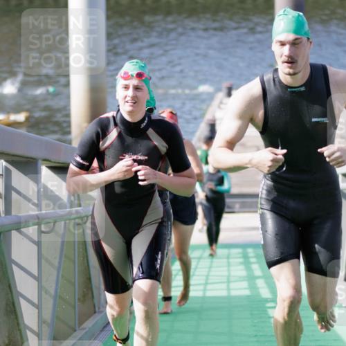 10.08.2025 - GEWOBA Citytriathlon Bremen H.Heesch http://msf.ph/oto/8551689 10.08.2025 10:24:53 Schwimmen 83, 99, 115, 137, 225, 241, 499 meine-sportfotos.de