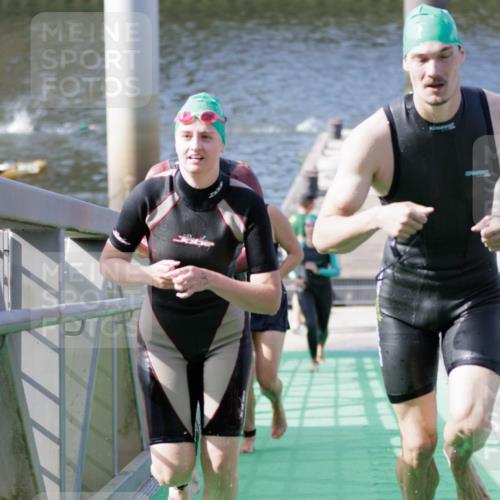 10.08.2025 - GEWOBA Citytriathlon Bremen H.Heesch http://msf.ph/oto/8551691 10.08.2025 10:24:53 Schwimmen 83, 99, 115, 137, 225, 241, 499 meine-sportfotos.de