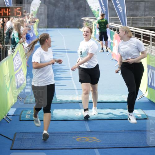 10.08.2025 - GEWOBA Citytriathlon Bremen H.Heesch http://msf.ph/oto/8551693 10.08.2025 11:47:57 Ziel 9, 179 meine-sportfotos.de