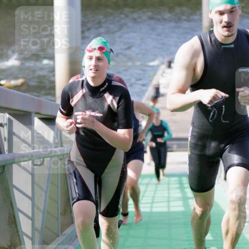 10.08.2025 - GEWOBA Citytriathlon Bremen H.Heesch http://msf.ph/oto/8551694 10.08.2025 10:24:53 Schwimmen 83, 99, 115, 137, 225, 241, 499 meine-sportfotos.de