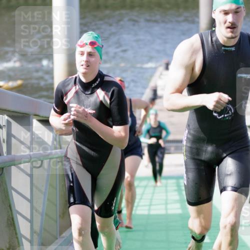 10.08.2025 - GEWOBA Citytriathlon Bremen H.Heesch http://msf.ph/oto/8551696 10.08.2025 10:24:53 Schwimmen 83, 99, 115, 137, 225, 241, 499 meine-sportfotos.de