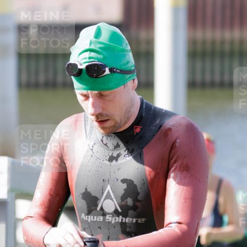 10.08.2025 - GEWOBA Citytriathlon Bremen H.Heesch http://msf.ph/oto/8551698 10.08.2025 10:24:56 Schwimmen 83, 99, 115, 137, 225, 241, 499 meine-sportfotos.de