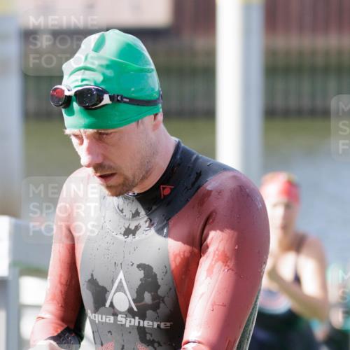 10.08.2025 - GEWOBA Citytriathlon Bremen H.Heesch http://msf.ph/oto/8551701 10.08.2025 10:24:56 Schwimmen 83, 99, 115, 137, 225, 241, 499 meine-sportfotos.de