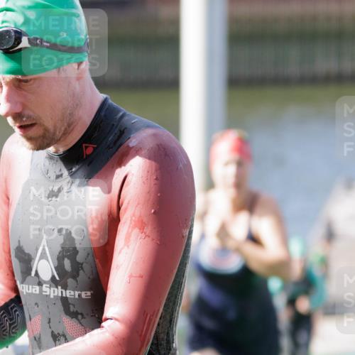 10.08.2025 - GEWOBA Citytriathlon Bremen H.Heesch http://msf.ph/oto/8551703 10.08.2025 10:24:56 Schwimmen 83, 99, 115, 137, 225, 241, 499 meine-sportfotos.de