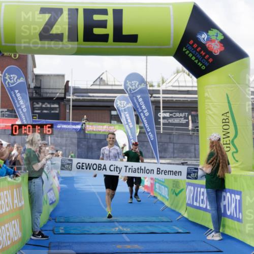10.08.2025 - GEWOBA Citytriathlon Bremen H.Heesch http://msf.ph/oto/8551705 10.08.2025 11:04:58 Ziel 375 meine-sportfotos.de