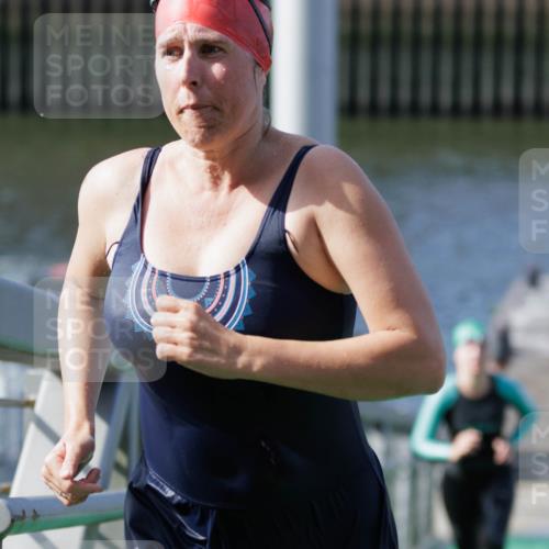 10.08.2025 - GEWOBA Citytriathlon Bremen H.Heesch http://msf.ph/oto/8551707 10.08.2025 10:24:57 Schwimmen 83, 99, 137, 225, 241, 499 meine-sportfotos.de
