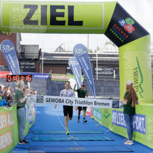10.08.2025 - GEWOBA Citytriathlon Bremen H.Heesch http://msf.ph/oto/8551712 10.08.2025 11:04:58 Ziel 375 meine-sportfotos.de