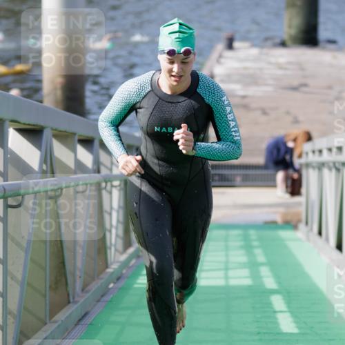 10.08.2025 - GEWOBA Citytriathlon Bremen H.Heesch http://msf.ph/oto/8551716 10.08.2025 10:24:59 Schwimmen 83, 99, 225, 241, 499 meine-sportfotos.de