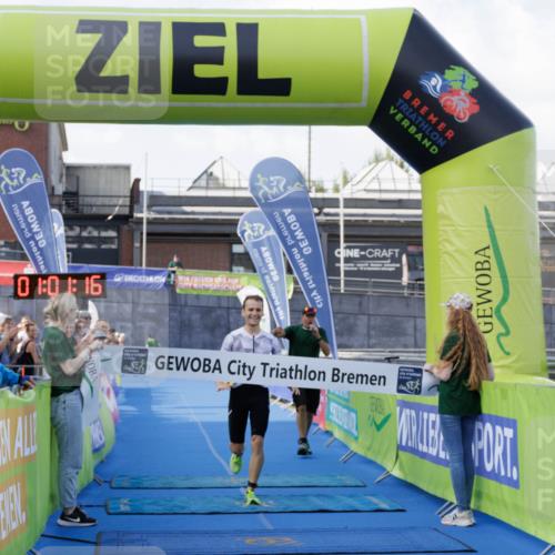 10.08.2025 - GEWOBA Citytriathlon Bremen H.Heesch http://msf.ph/oto/8551717 10.08.2025 11:04:58 Ziel 375 meine-sportfotos.de