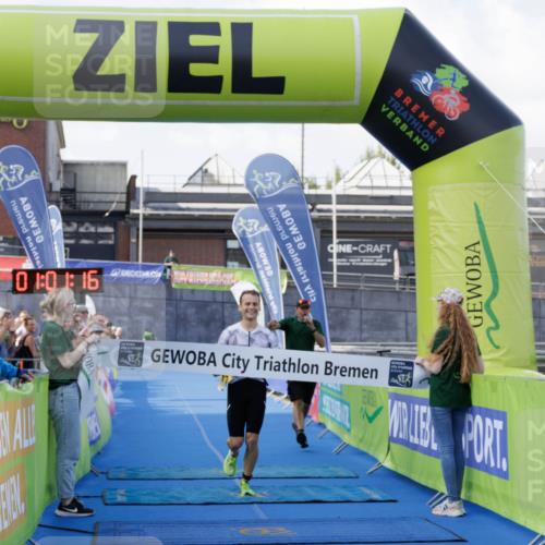 10.08.2025 - GEWOBA Citytriathlon Bremen H.Heesch http://msf.ph/oto/8551721 10.08.2025 11:04:58 Ziel 375 meine-sportfotos.de