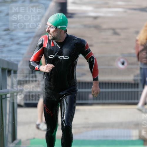 10.08.2025 - GEWOBA Citytriathlon Bremen H.Heesch http://msf.ph/oto/8551725 10.08.2025 10:25:11 Schwimmen 117 meine-sportfotos.de