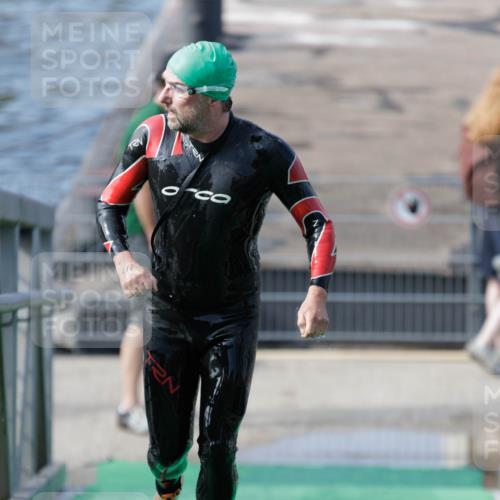 10.08.2025 - GEWOBA Citytriathlon Bremen H.Heesch http://msf.ph/oto/8551727 10.08.2025 10:25:11 Schwimmen 117 meine-sportfotos.de