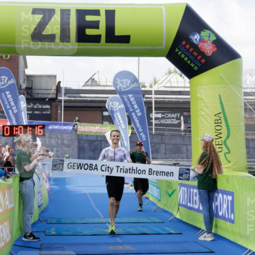10.08.2025 - GEWOBA Citytriathlon Bremen H.Heesch http://msf.ph/oto/8551731 10.08.2025 11:04:58 Ziel 375 meine-sportfotos.de
