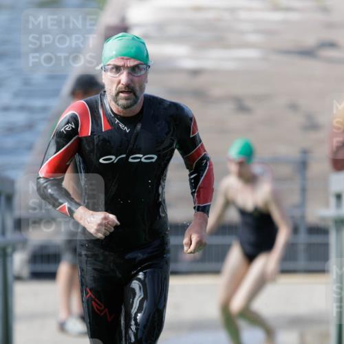 10.08.2025 - GEWOBA Citytriathlon Bremen H.Heesch http://msf.ph/oto/8551736 10.08.2025 10:25:12 Schwimmen 117 meine-sportfotos.de
